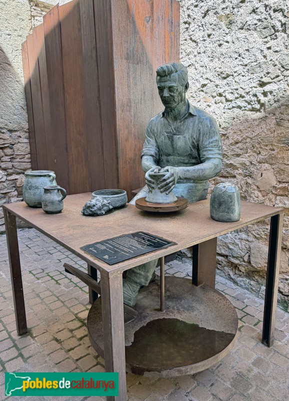 Sant Julià de Vilatorta - Monument als terrissers de Catalunya (Foto: Albert Esteves, 2026) Sant Julià de Vilatorta - Monument als terrissers de Catalunya