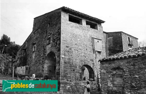 Mas Carreras de Ginestar (Foto: Ramon Maria Castells -invarquit.cultura.gencat.cat, 1926) Mas Carreras de Ginestar