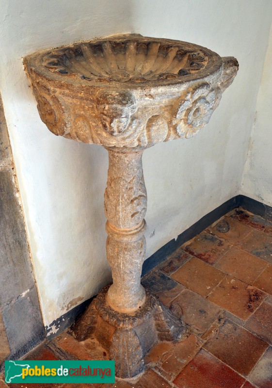 Canet d'Adri - Església de Santa Cecília de Montcal. Pica beneitera (Foto: <i>Jordi Contijoch -invarquit.cultura.gencat.cat-</i>, 2014) Canet d'Adri - Església de Santa Cecília de Montcal. Pica beneitera