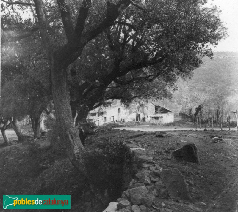 Canet d'Adri - Mas Puig (Foto: <i>Antoni Bergnes -Arxiu Fotogràfic Centre Excursionista de Catalunya</i>, 1926) Canet d'Adri - Mas Puig