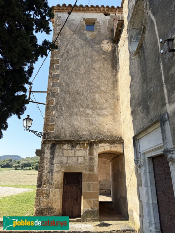 Canet d'Adri - Església de Sant Vicenç. Torre comunidor (Foto: Albert Esteves, 2026) Canet d'Adri - Església de Sant Vicenç. Torre comunidor