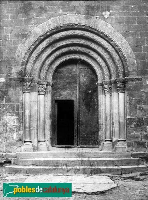 Santa Eugènia de Berga - Església de Santa Eugènia. Portada (Foto: Anònima - Arxiu Centre Excursionista de Catalunya-, 1890-1920) Santa Eugènia de Berga - Església de Santa Eugènia. Portada