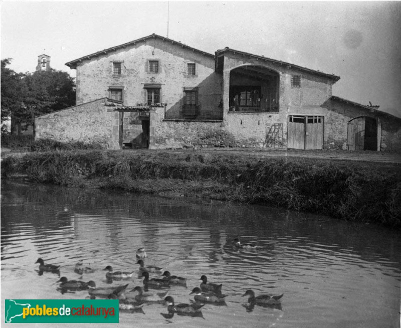 Santa Eugènia de Berga - Mas Roure (Foto: Antoni Gallardo -Arxiu Fotogràfic Centre Excursionista de Catalunya-, 1925) Santa Eugènia de Berga - Mas Roure