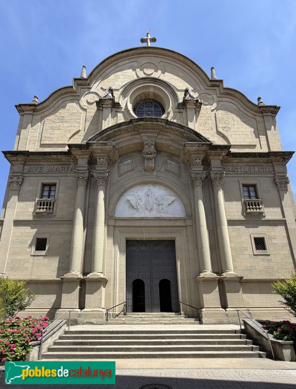 Manlleu - Església de Santa Maria. Façana