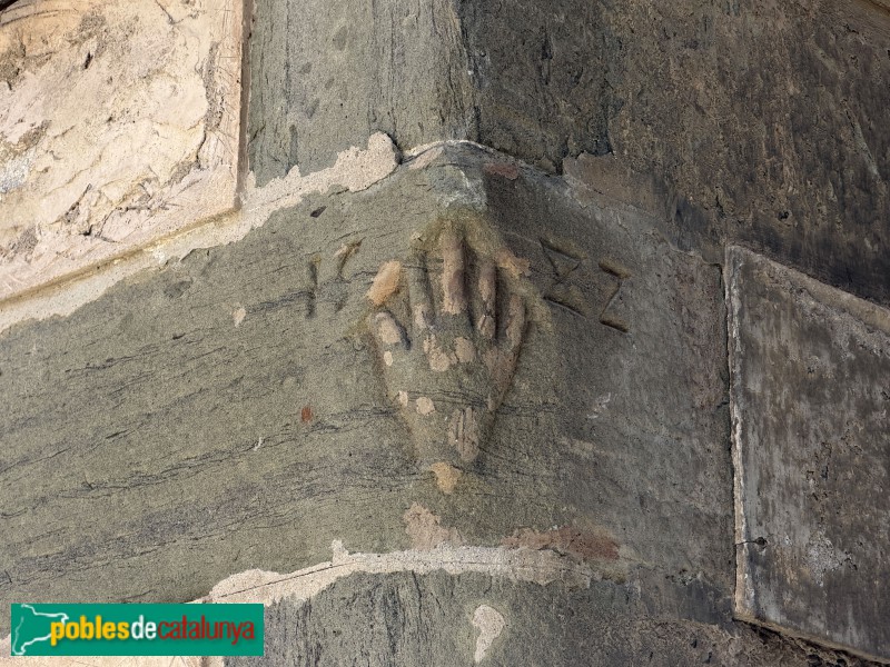 Manlleu - Pedra amb la mà, símbol de Manlleu