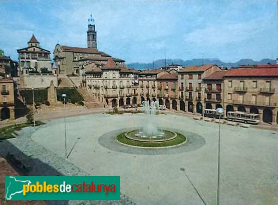 Manlleu - Plaça de Fra Bernadí. Postal dels anys 70