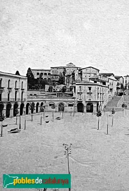 Manlleu - Plaça Fra Bernadí, 1, abans de la reforma