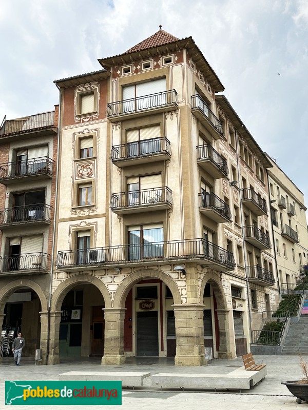 Manlleu - Plaça Fra Bernadí, 1