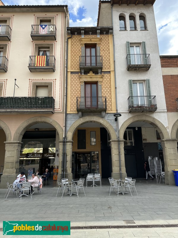 Manlleu - Plaça Fra Bernadí, 14