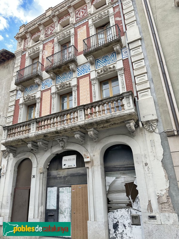 Manlleu - Carrer del Pont, 36 (Foto: Albert Esteves, 2023) Manlleu - Carrer del Pont, 36