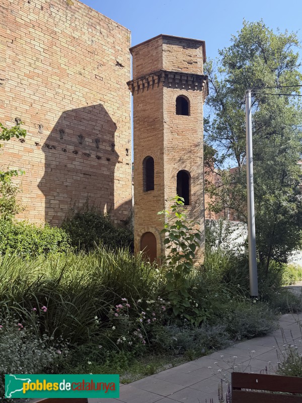 Sant Andreu de la Barca - Casa Pedemonte. torre amb dipòsit d'aigua (Foto: Albert Esteves, 2026) Sant Andreu de la Barca - Casa Pedemonte. torre amb dipòsit d'aigua
