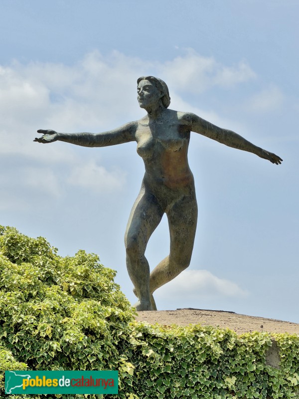 Castellar del Vallès - Escultura <i>Dona acollidora</i> (Foto: Albert Esteves, 2026) Castellar del Vallès - Escultura <i>Dona acollidora</i>