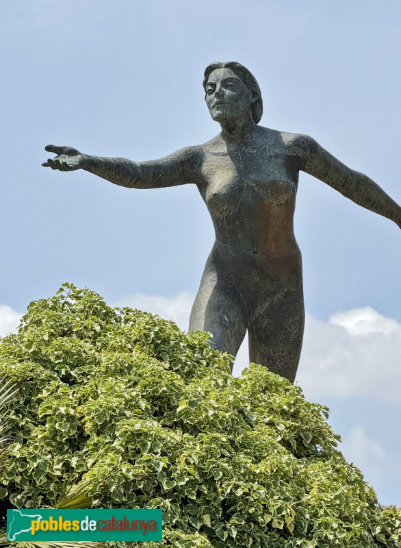 Castellar del Vallès - Escultura <i>Dona acollidora</i> (Foto: Albert Esteves, 2026) Castellar del Vallès - Escultura <i>Dona acollidora</i>