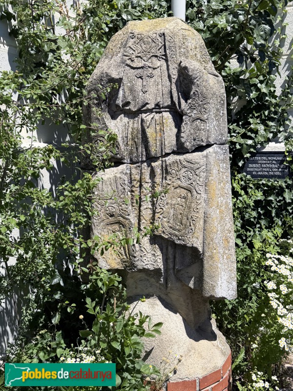 Manlleu - Santuari de Puig-agut. Restes de l'escultura del bisbe Morgades