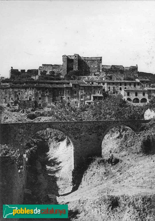 Falset - Castell (Foto: Joan Cubells- Arxiu Centre Excursionista de Catalunya-, 1920) Falset - Castell