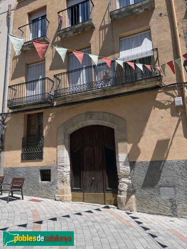 Falset - Plaça Vella. Can Sans (Foto: Albert Esteves, 2026) Falset - Plaça Vella. Can Sans