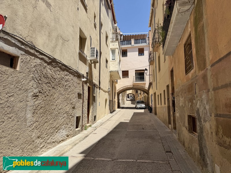 Falset - Carrer dels Arcs (Foto: Albert Esteves, 2026) Falset - Carrer dels Arcs