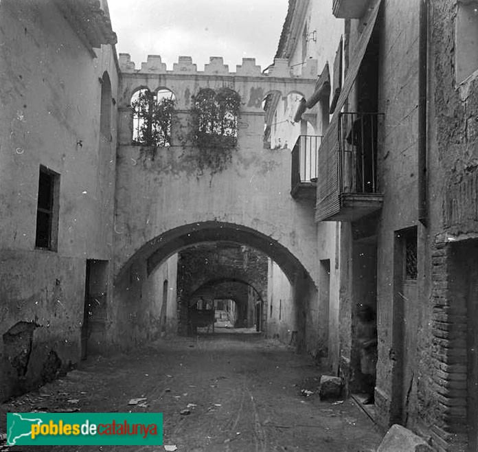 Falset - Carrer dels Arcs (Foto: Josep Salvany -Fons Salvany, Biblioteca de Catalunya-, 1922) Falset - Carrer dels Arcs