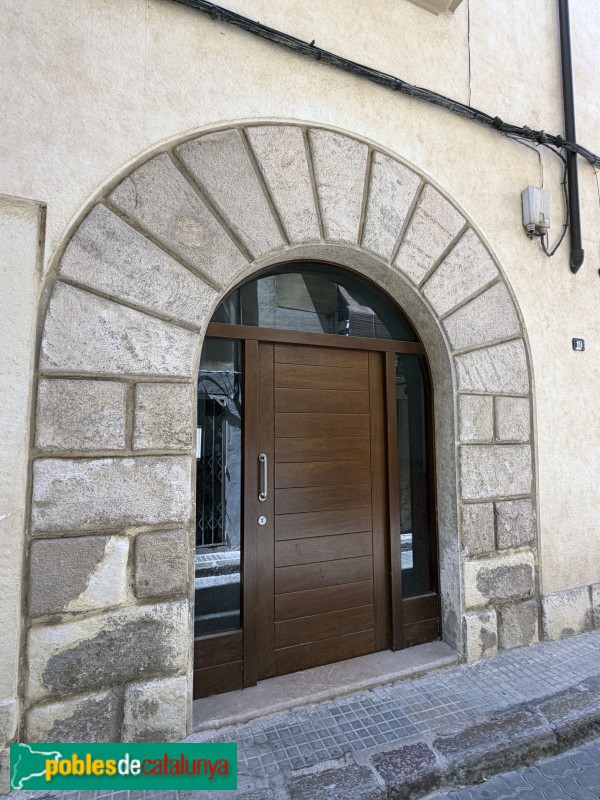 Falset - Carrer de Baix. Portal adovellat (Foto: Albert Esteves, 2026) Falset - Carrer de Baix. Portal adovellat