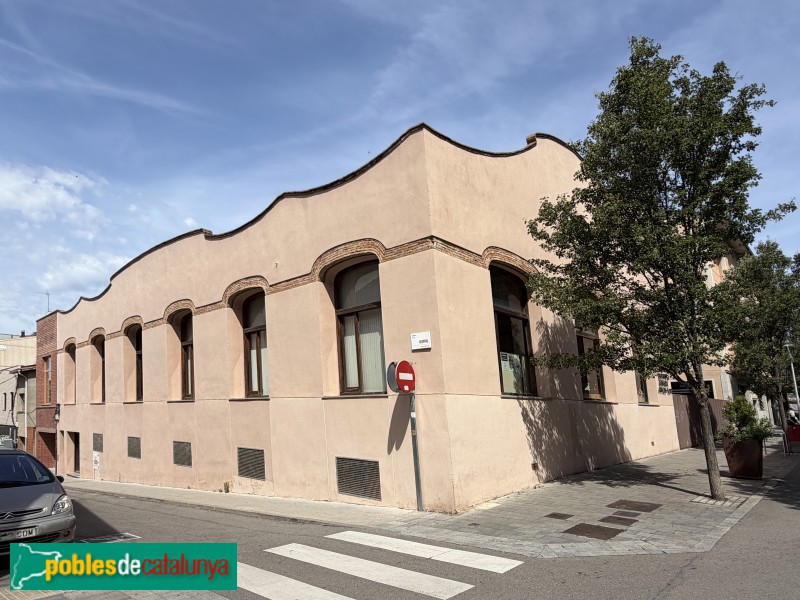 Castellar del Vallès - Antic Sindicat Agrícola Harmonia - Biblioteca Antoni Tort (Foto: Albert Esteves, 2026) Castellar del Vallès - Antic Sindicat Agrícola Harmonia - Biblioteca Antoni Tort