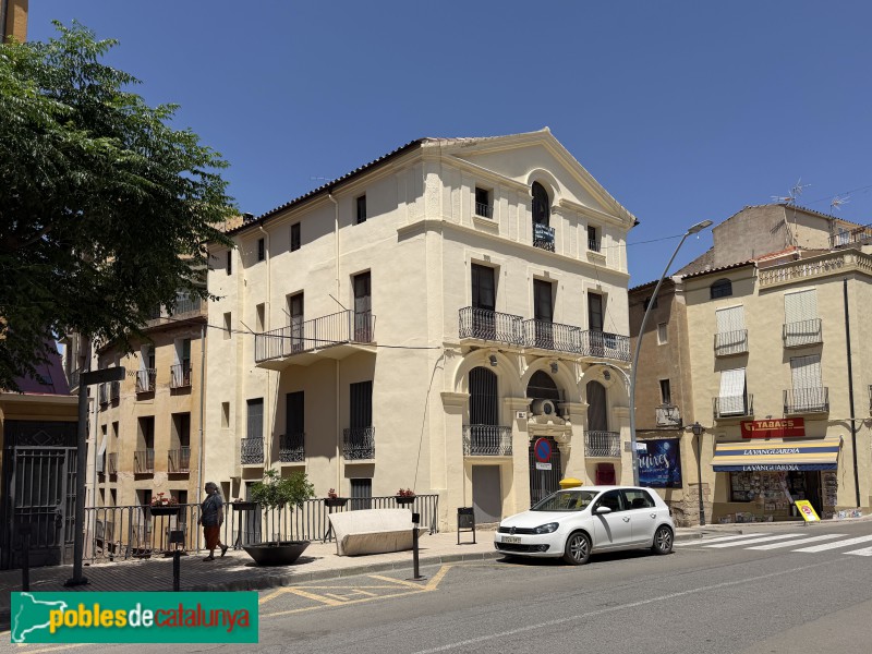Falset - Edifici del Banc Central (Foto: Albert Esteves, 2026) Falset - Edifici del Banc Central