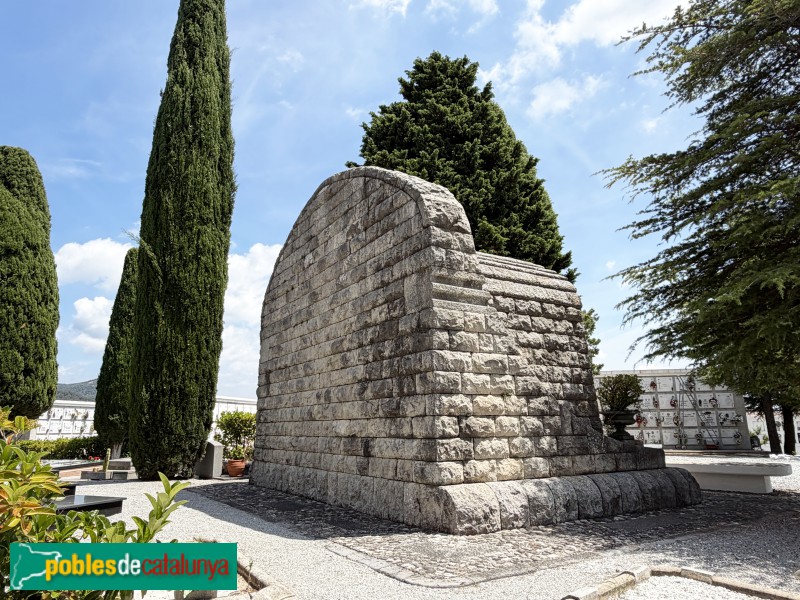 Castellar del Vallès - Cementiri. Panteó Comas (Foto: Albert Esteves, 2026) Castellar del Vallès - Cementiri. Panteó Comas