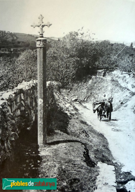 Falset - Creu de la Mare de Déu de Gràcia (Foto: Albert Bastardes -del llibre Les Creus al Vent-, 1922) Falset - Creu de la Mare de Déu de Gràcia