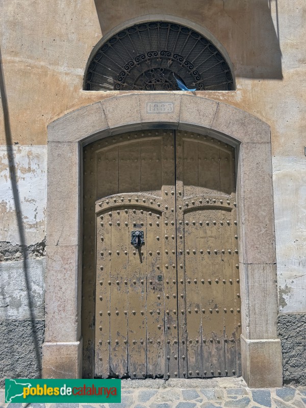 Marçà - Portal de Ca la Felipa, 1883 (Foto: Albert Esteves, 2026) Marçà - Portal de Ca la Felipa, 1883