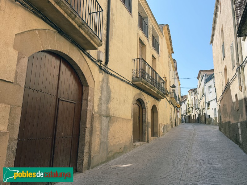 Ulldemolins - Carrer Major (Foto: Albert Esteves, 2026) Ulldemolins - Carrer Major
