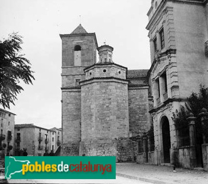 Cornudella de Montsant - Església de Santa Maria (Foto: <i>Marcel·lí Gausachs -Arxiu Fotogràfic Centre Excursionista de Catalunya</i>, 1915-30) Cornudella de Montsant - Església de Santa Maria