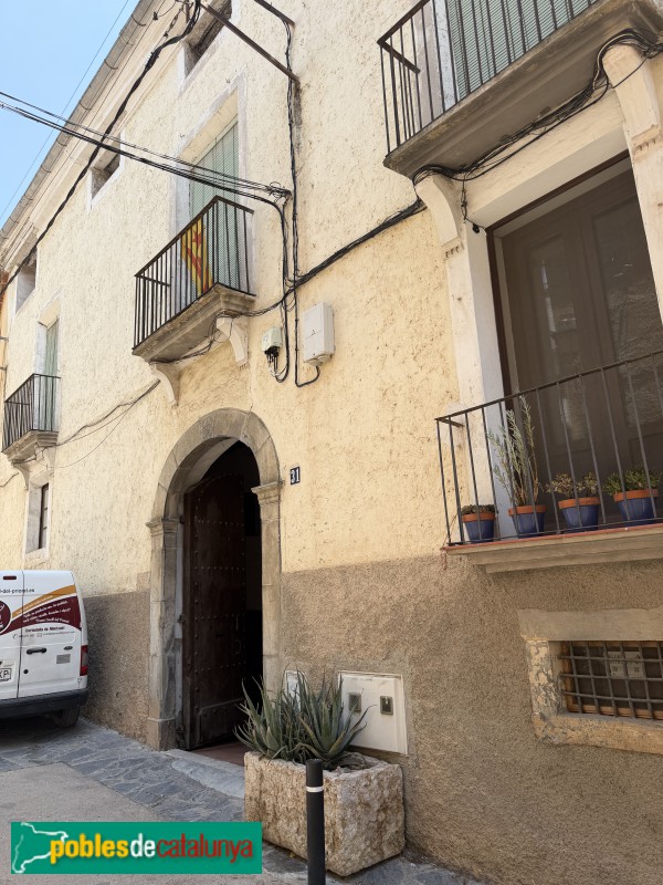 Cornudella de Montsant - Carrer Major, 31 (1826) (Foto: Albert Esteves, 2026) Cornudella de Montsant - Carrer Major, 31 (1826)