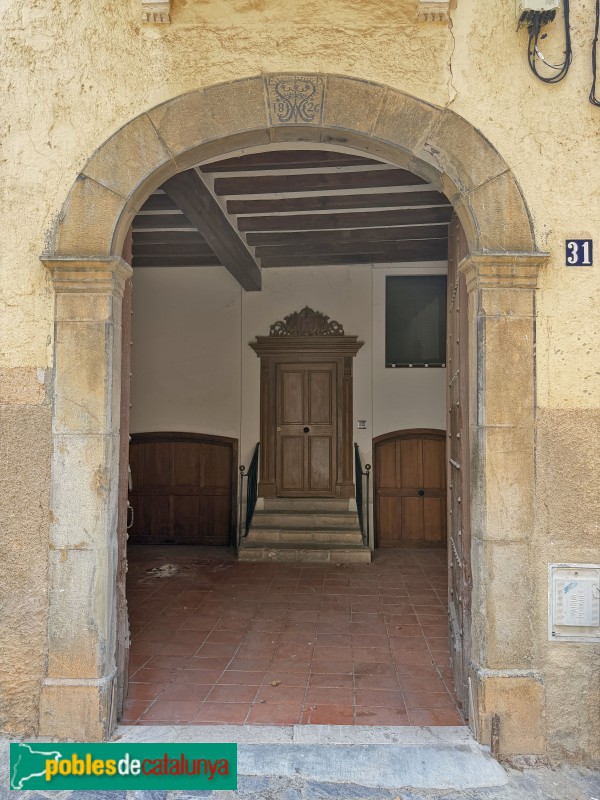 Cornudella de Montsant - Carrer Major, 31 (1826) (Foto: Albert Esteves, 2026) Cornudella de Montsant - Carrer Major, 31 (1826)