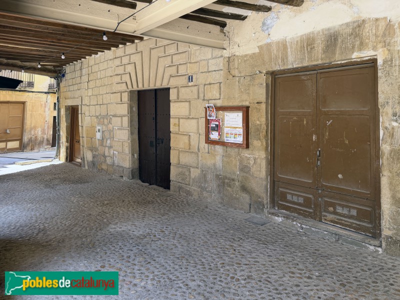 Cornudella de Montsant - Plaça de la Vila, 1 (Foto: Albert Esteves, 2026) Cornudella de Montsant - Plaça de la Vila, 1