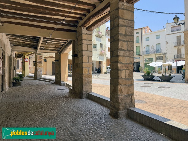 Cornudella de Montsant - Plaça de la Vila (Foto: Albert Esteves, 2026) Cornudella de Montsant - Plaça de la Vila