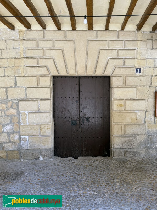 Cornudella de Montsant - Plaça de la Vila, 1 (Foto: Albert Esteves, 2026) Cornudella de Montsant - Plaça de la Vila, 1