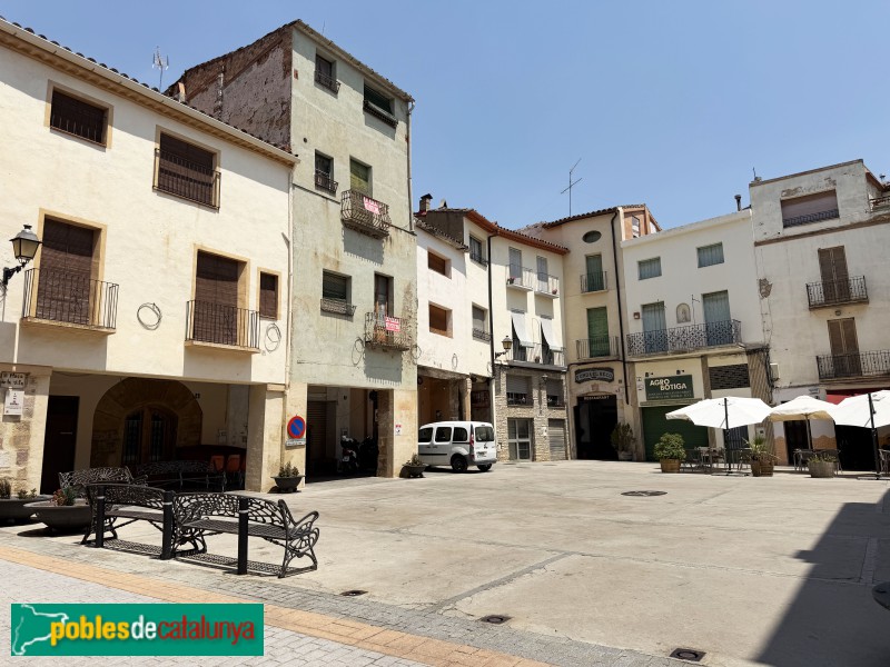 Cornudella de Montsant - Plaça de la Vila (Foto: Albert Esteves, 2026) Cornudella de Montsant - Plaça de la Vila