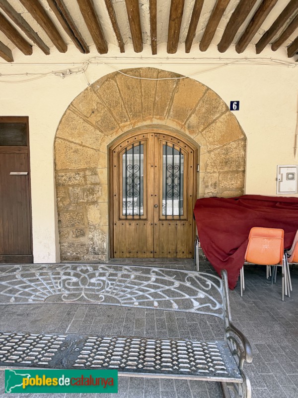 Cornudella de Montsant - Plaça de la Vila, 6 (Foto: Albert Esteves, 2026) Cornudella de Montsant - Plaça de la Vila, 6
