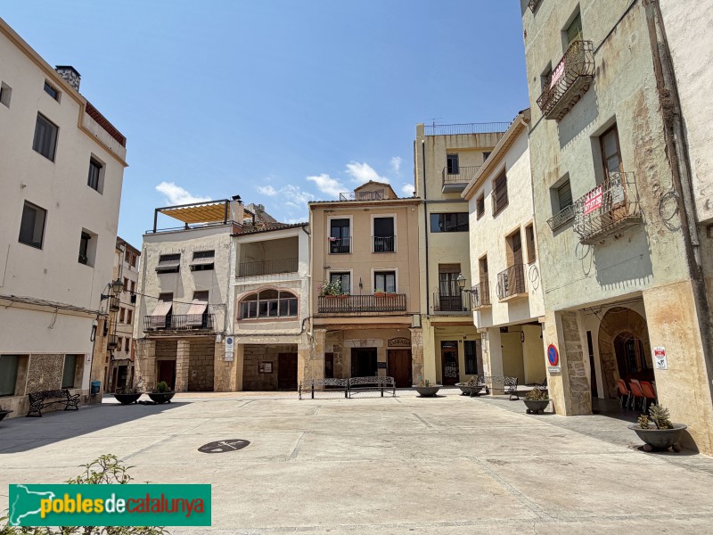 Cornudella de Montsant - Plaça de la Vila (Foto: Albert Esteves, 2026) Cornudella de Montsant - Plaça de la Vila