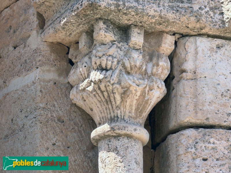 Cornudella de Montsant - Església de Santa Maria de Siurana. Capitell de l'absis (Foto: Albert Esteves, 2026) Cornudella de Montsant - Església de Santa Maria de Siurana. Capitell de l'absis