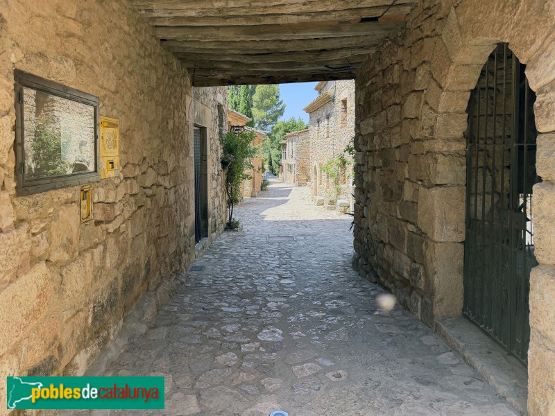 Cornudella de Montsant - Siurana. Carrer Major (Foto: Albert Esteves, 2026) Cornudella de Montsant - Siurana. Carrer Major