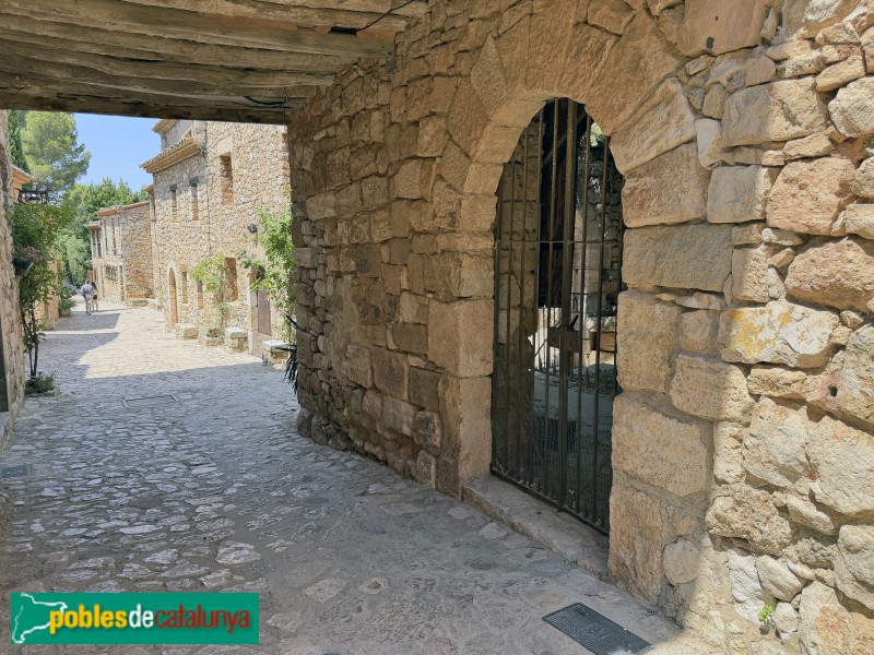 Cornudella de Montsant - Siurana. Carrer Major (Foto: Albert Esteves, 2026) Cornudella de Montsant - Siurana. Carrer Major