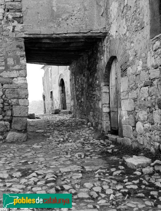 Cornudella de Montsant - Siurana. Carrer Major (Foto: <i>Antoni Maymó - Arxiu Centre Excursionista de Catalunya-</i>, 1945) Cornudella de Montsant - Siurana. Carrer Major