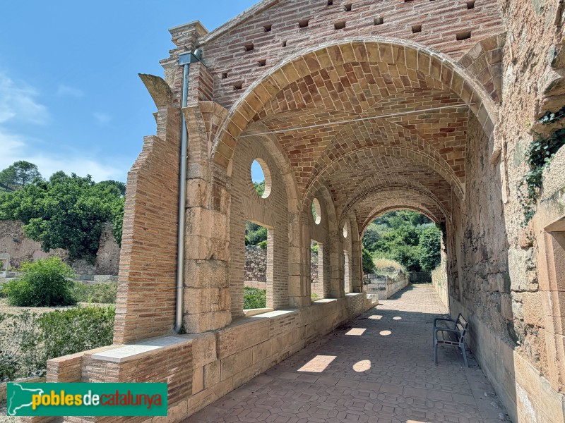 Cartoixa d'Escaladei - Claustre major. Galeria dels tres arcs (reconstruïda) (Foto: Albert Esteves, 2026) Cartoixa d'Escaladei - Claustre major. Galeria dels tres arcs (reconstruïda)