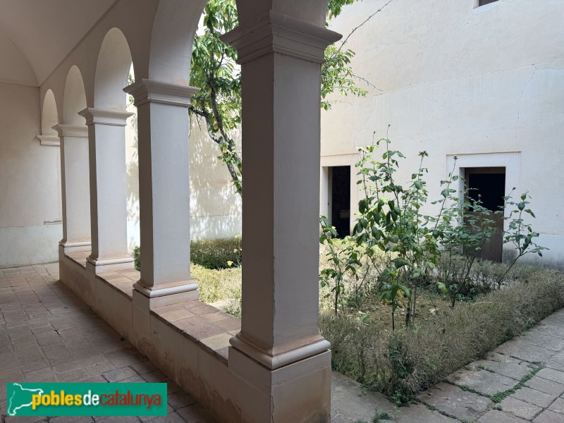 Cartoixa d'Escaladei - Cel·la reconstruïda. Porxo i jardí (Foto: Albert Esteves, 2026) Cartoixa d'Escaladei - Cel·la reconstruïda. Porxo i jardí