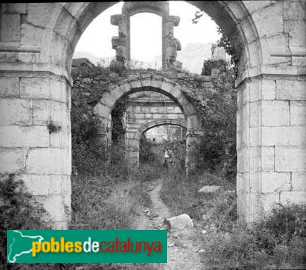 Cartoixa d'Escaladei - Edificis d'accés (Foto: <i>Carles Fargas -Arxiu Fotogràfic Centre Excursionista de Catalunya-</i>, 1933) Cartoixa d'Escaladei - Edificis d'accés