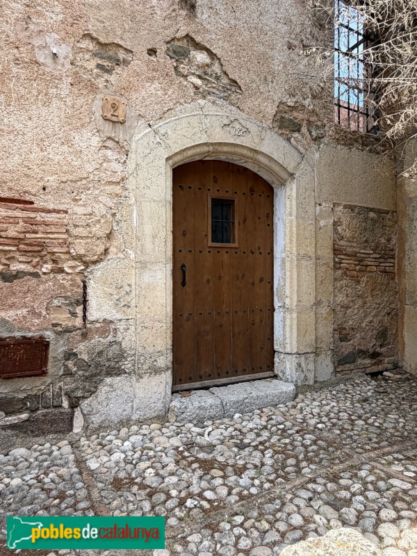Morera de Montsant - La Conreria. Porta de 1786 (Foto: Albert Esteves, 2026) Morera de Montsant - La Conreria. Porta de 1786