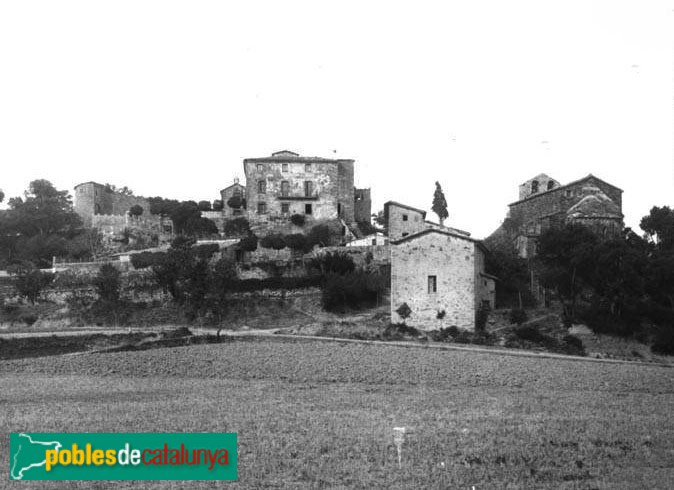 Tavèrnoles - Castell de Savassona (Foto: Josep Massot -Arxiu Centre Excursionista de Catalunya-, c.1909) Tavèrnoles - Castell de Savassona