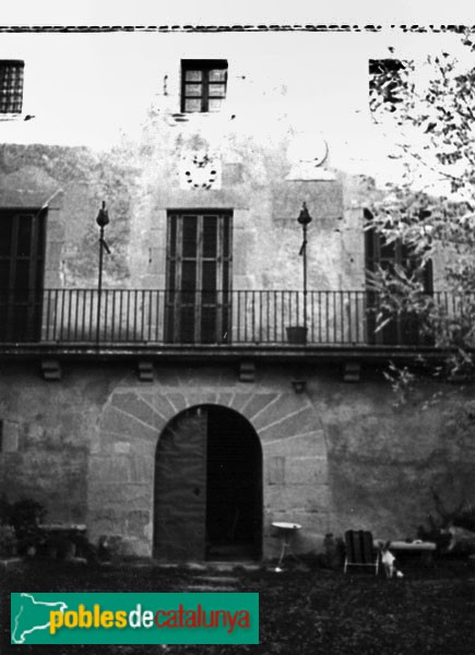 Tavèrnoles - Castell de Savassona (Antoni Pladevall, 1988 (Foto: Albert Esteves, 2026) Tavèrnoles - Castell de Savassona (Antoni Pladevall, 1988