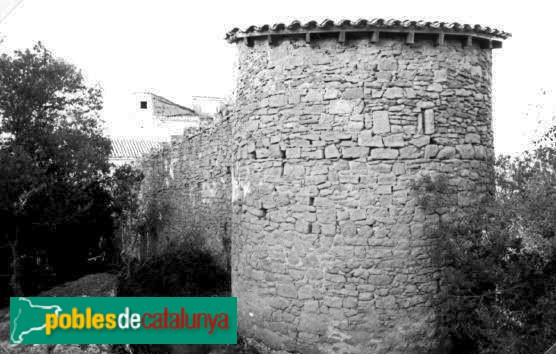 Tavèrnoles - Castell de Savassona (Foto: Pere Català Roca -calaix.gencat.cat-, 1964) Tavèrnoles - Castell de Savassona