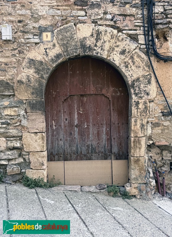 La Vilella Alta - Portal de La Vilella Alta - Portal adovellat (Foto: Albert Esteves, 2026) La Vilella Alta - Portal de La Vilella Alta - Portal adovellat